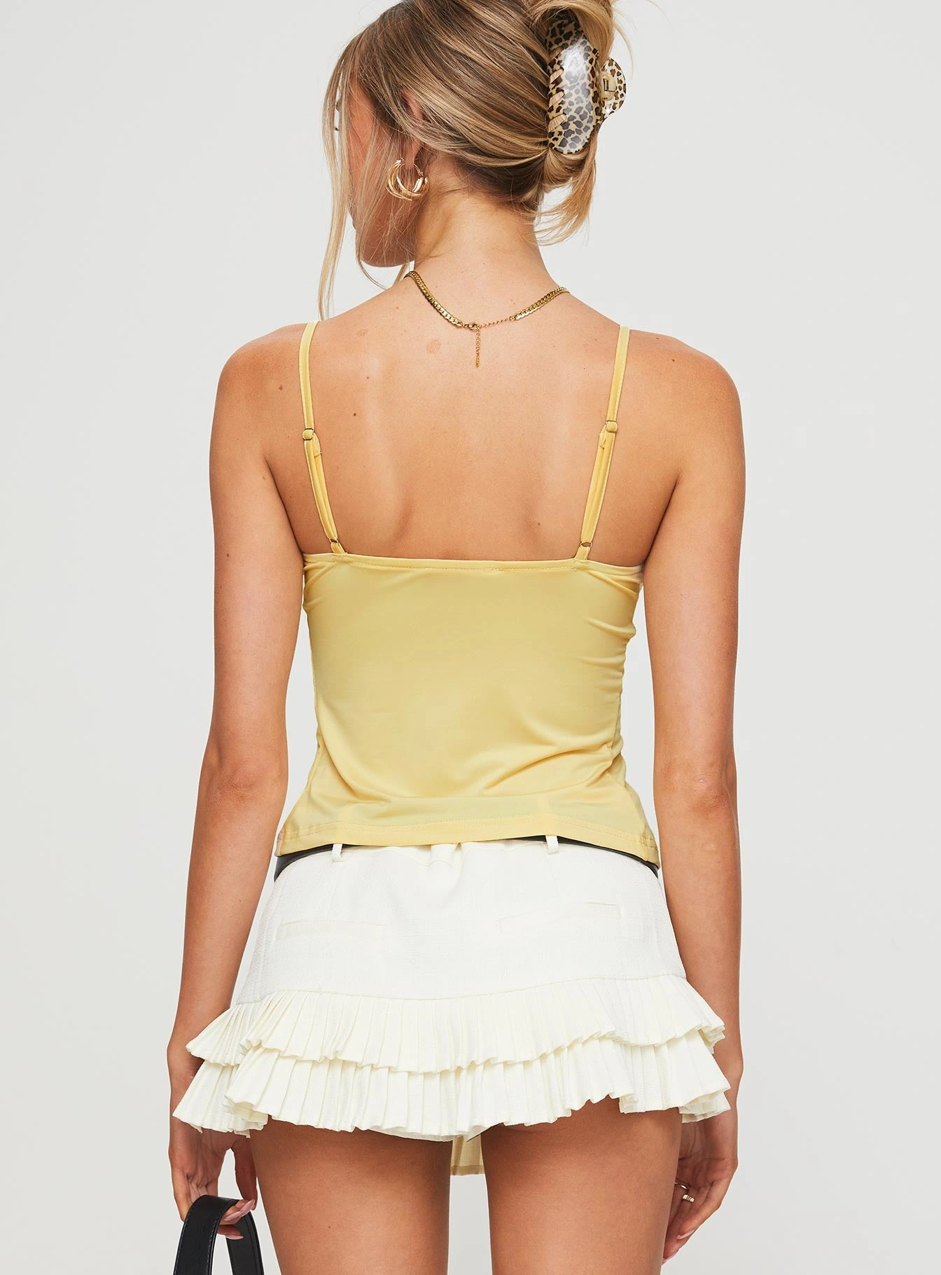 Sunflower Silk: Marcio’s Stunning Yellow Lace Crop Top - Effortless Summer Style!